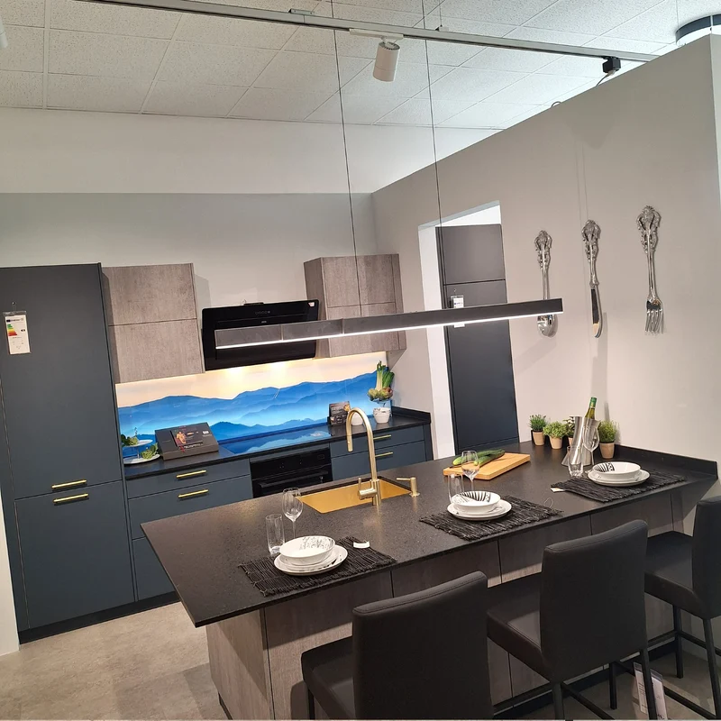 Einbauküche Siena Platte Naturstein Korpus Kunststoff K275 Achatgrau Front Lack L552M Tiefblau Inklusive E-Geräte Und Barhocker