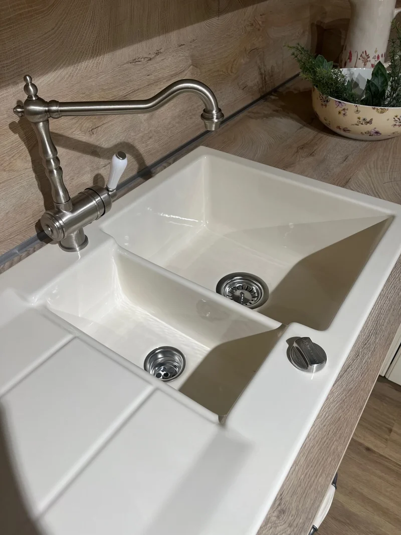 Landhausküche Castello Holzwerkstoff Magnolia Gewischt Weiß Inklusive E-Geräte