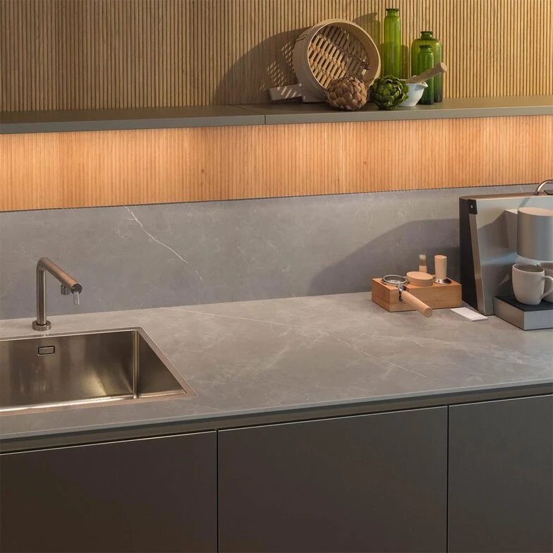 Designküche C12 Front Aluminium Oxid Bronze Und Eiche Furniert Und Geprägt