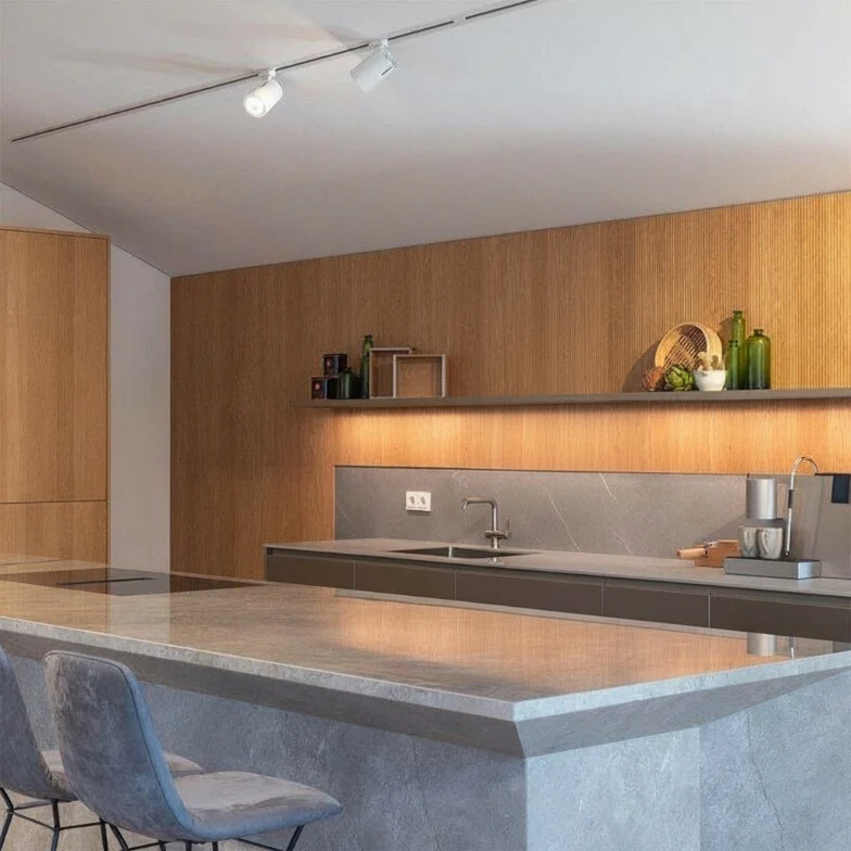 Designküche C12 Front Aluminium Oxid Bronze Und Eiche Furniert Und Geprägt