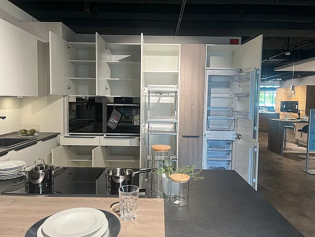 Winkelküche Senso Weiß Akzente Holzdekor