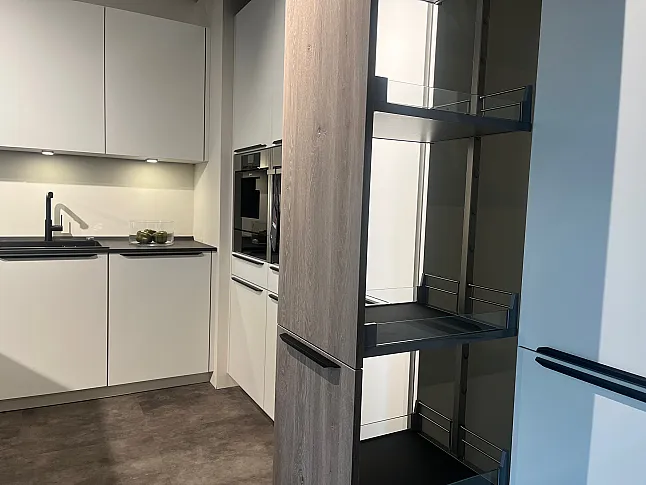 Winkelküche Senso Weiß Akzente Holzdekor