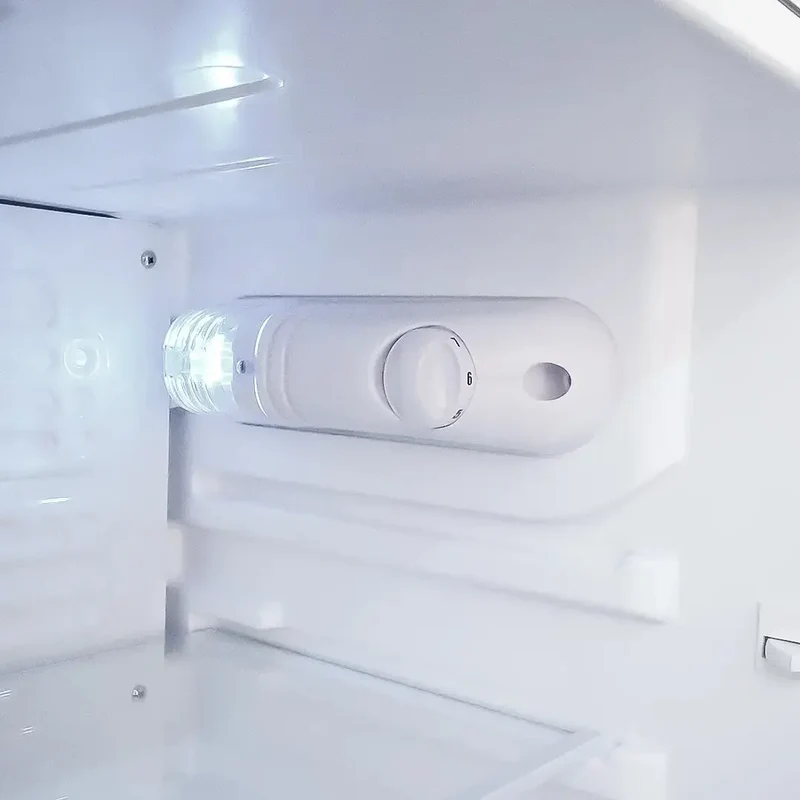 2.5 Kubikfuß Mini-Kühlschrank CR26