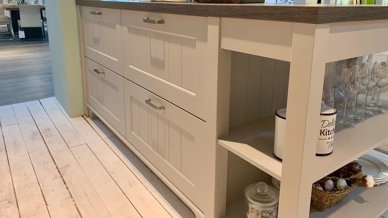 Landhausküche Carina Lack Sandgrau Grau Arbeitsplatte Laminat Grau Mit Beleuchtung
